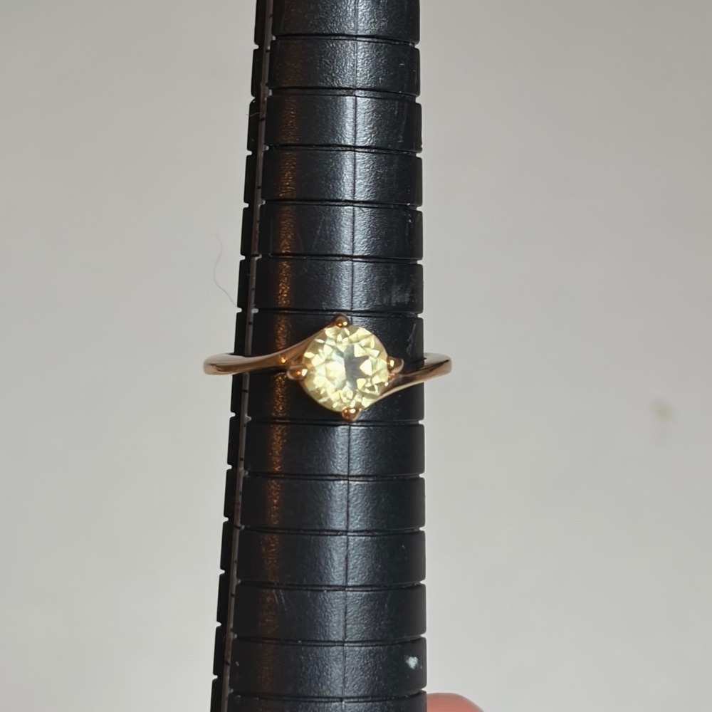 Vintage Avon Gold Tone Bypass Ring Round Yellow Citrine Colored Stone Size 7 - Picture 8 of 9